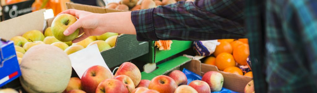 Marchande et produits du marché