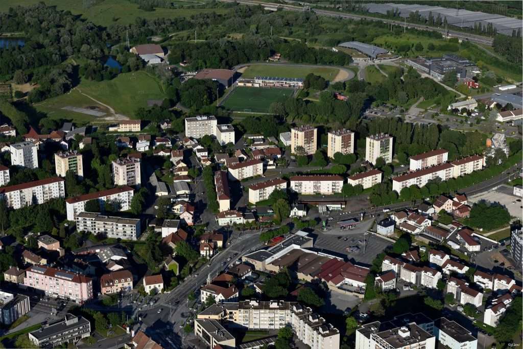 Vue aérienne de la ville de Sochaux